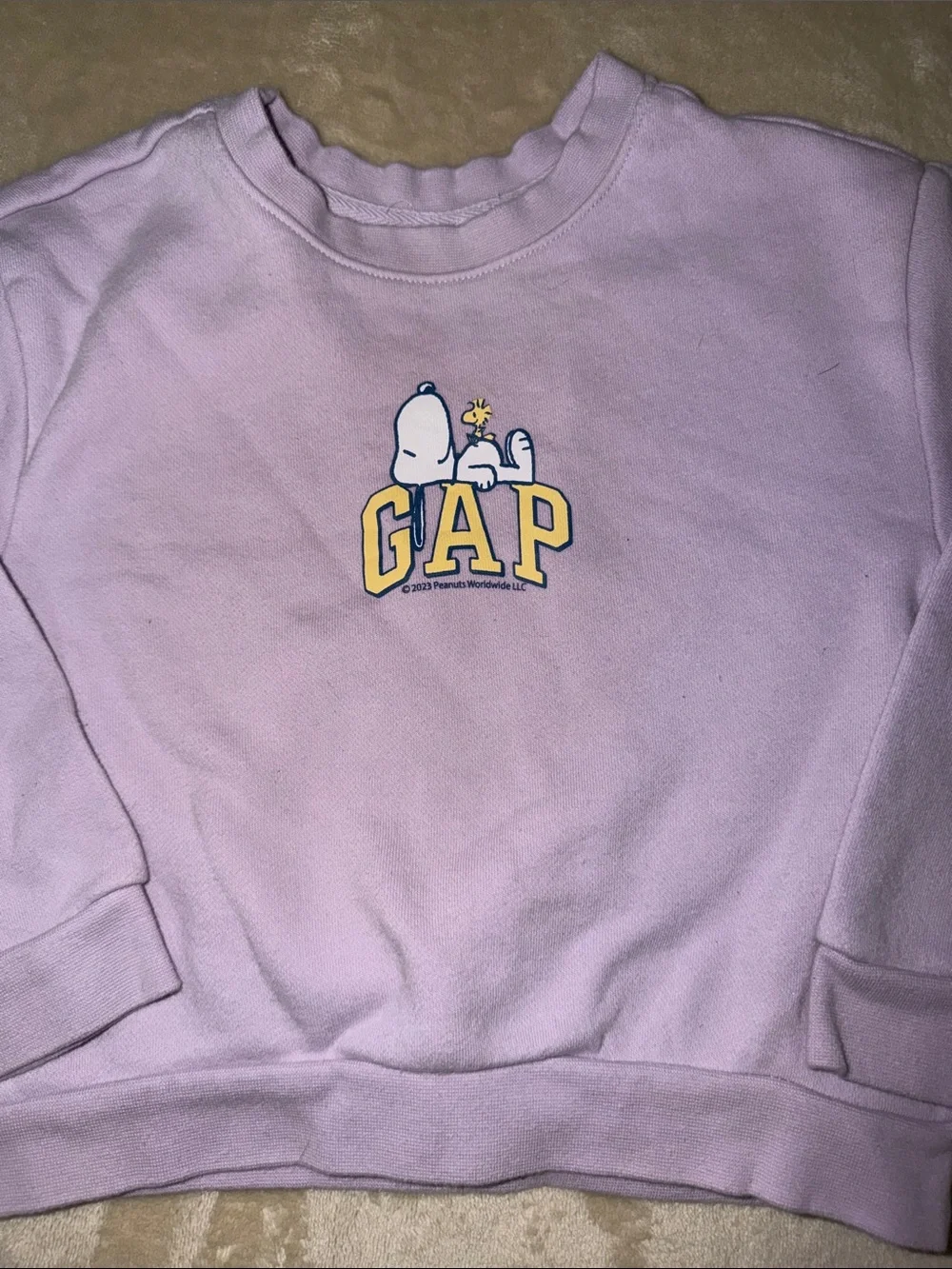 GAP Lilac Sweatshirt with Snoopy Graphic
